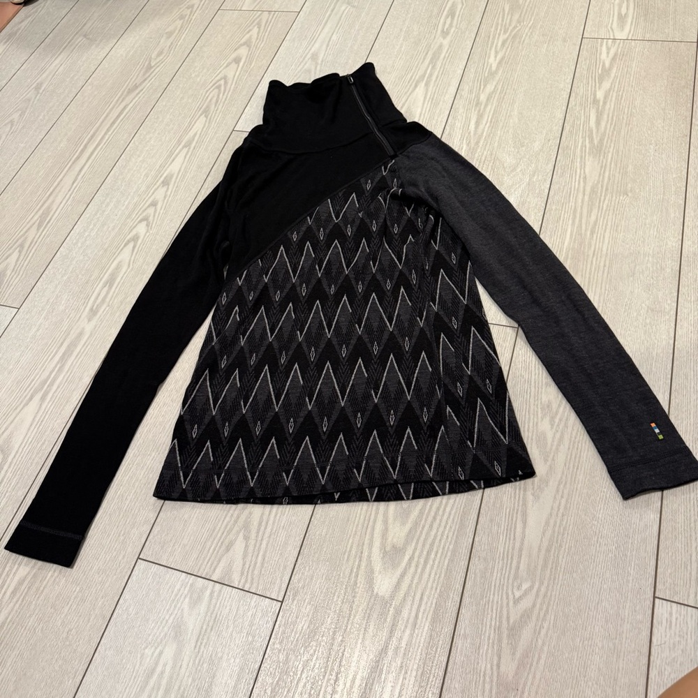 Smartwool medium 100% merino wool Black grey chevron half zip sweater base layer